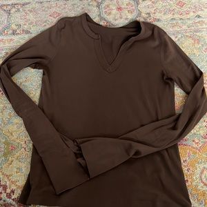 Adorable chocolate brown 3 dots super soft top with great detail